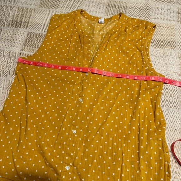 Old Navy Sleeves Polka Dot Buttoned Blouse - Picture 4 of 4